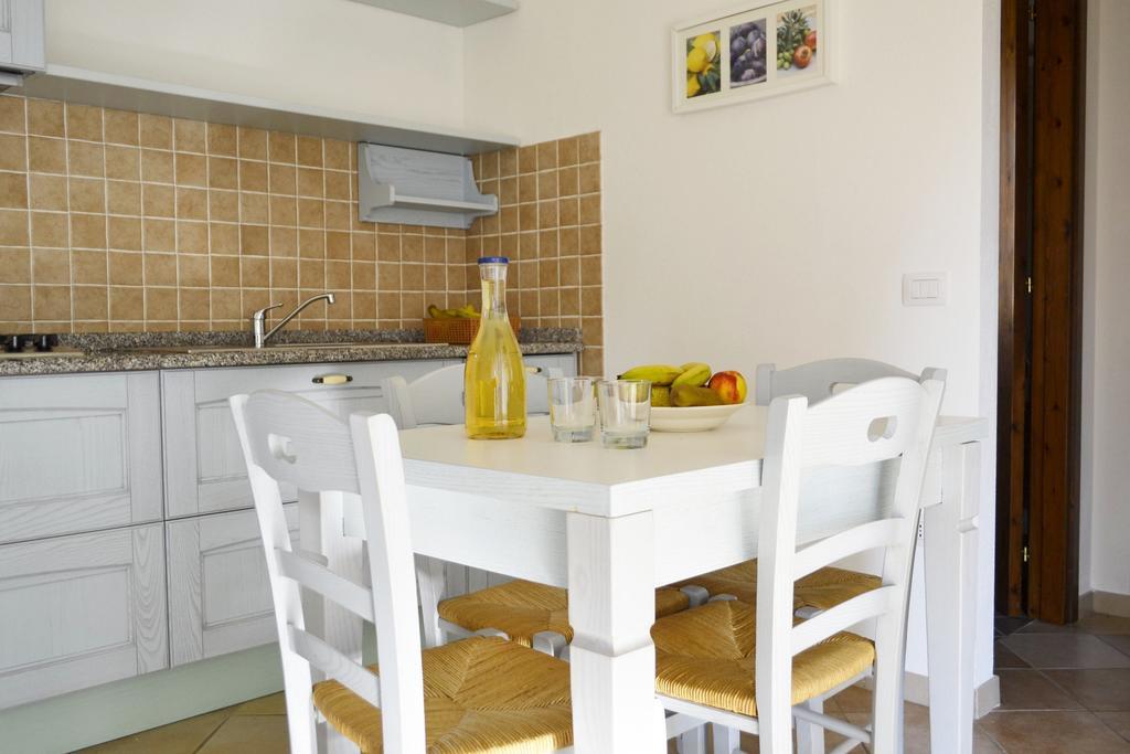 Gf Apartments La Vigna Badesi Szoba fotó