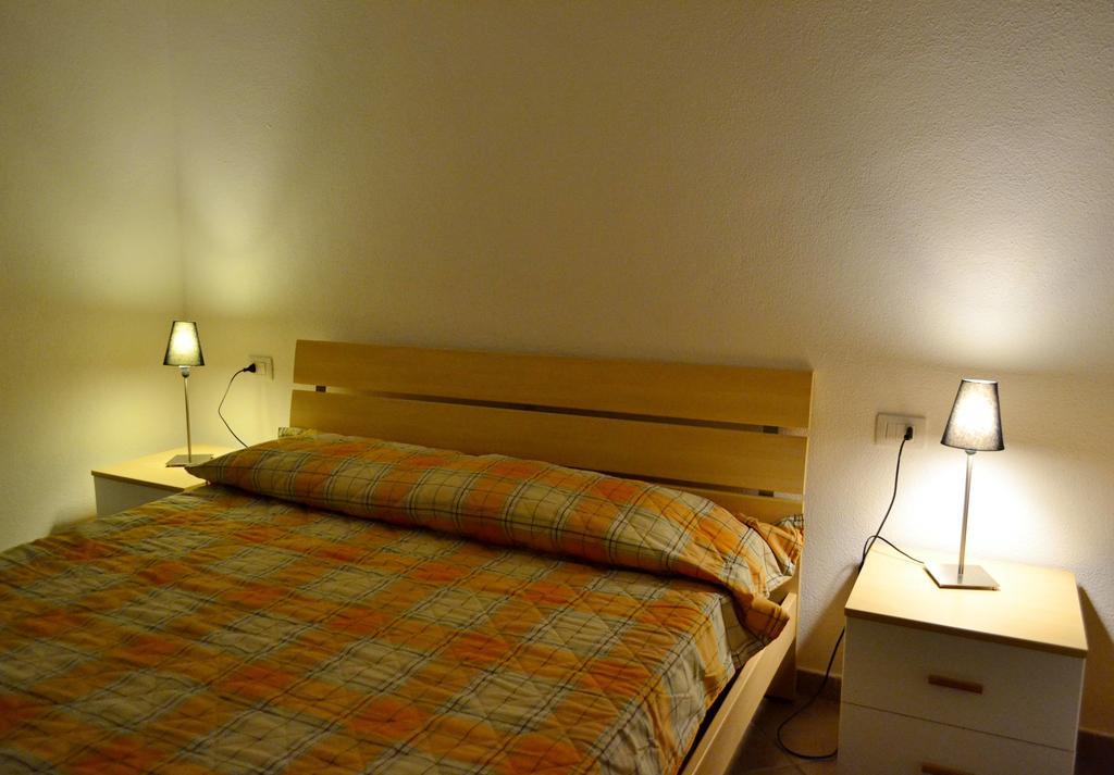 Gf Apartments La Vigna Badesi Szoba fotó